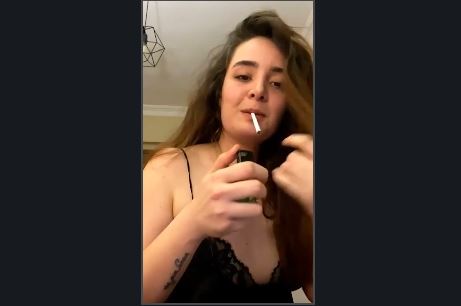 Güzel hatun boşalınca sigarayı yaktı